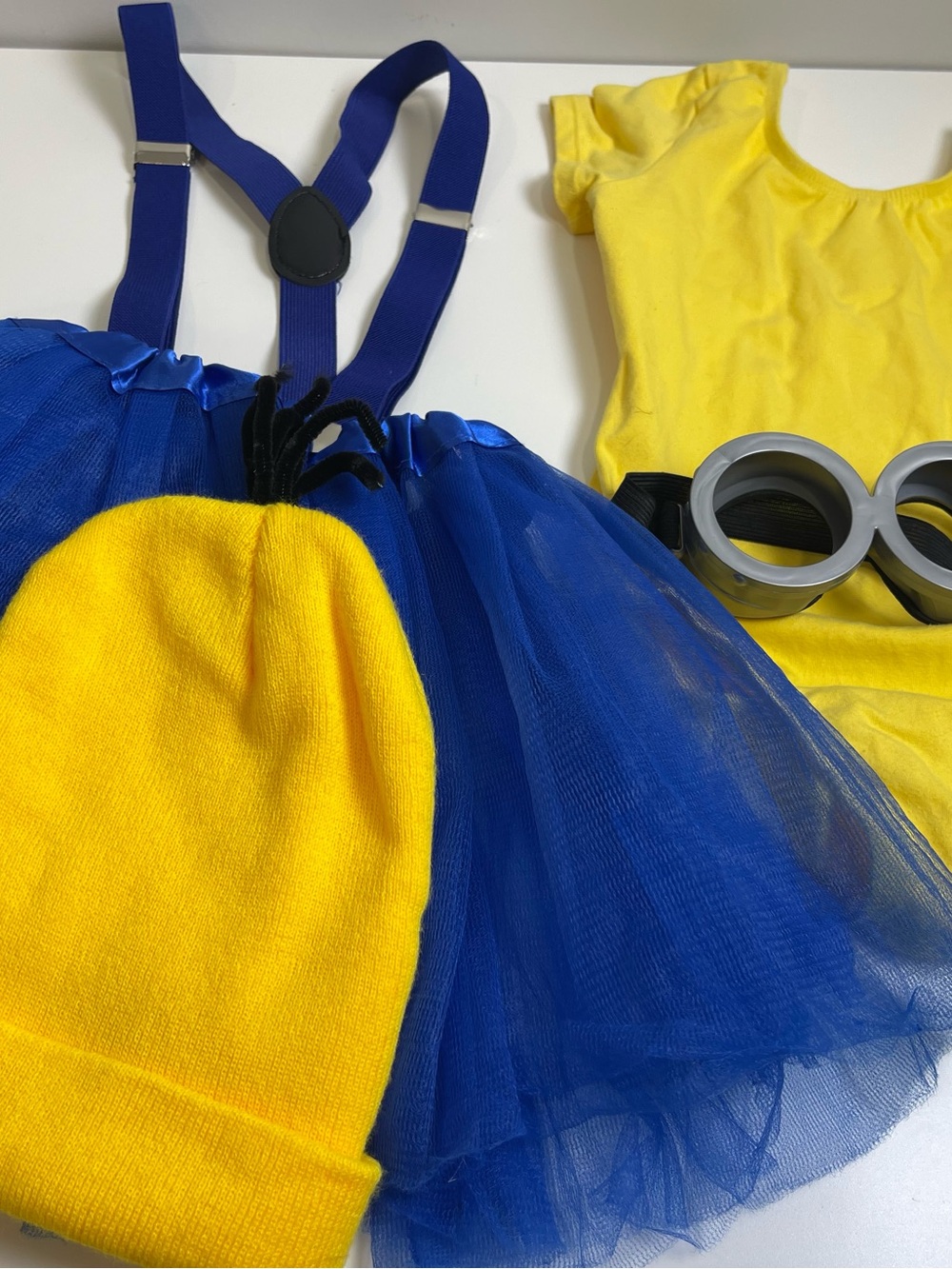 Kids Minion-Inspired Costume Set w Tutu and Beanie Leo is a large about and 8/10